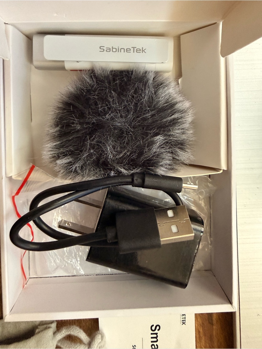 sabinetek - Bluetooth microphone 🎤 white
- handheld or clip on